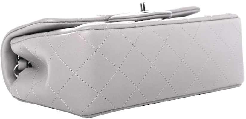 Chanel Bolso Mini Rectangular Acolchado Gris Claro Lookbook Chanel Bolso Mini Rectangular Acolchado Gris Claro
