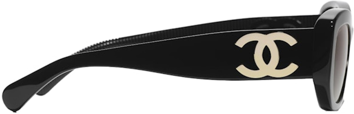 シャネル・レクタングルサングラス ブラック (5493 c622/S5) Lookbook シャネル・レクタングルサングラス ブラック (5493 c622/S5)