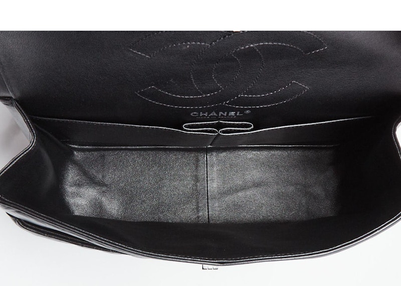 Order Chanel Reissue 2.55 Klasik Double Flap Quilted Chevron 226 Hitam