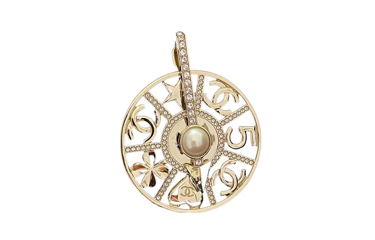 Order Chanel Rotating Compass Brooch Gold. AB8198-B07969-NH910