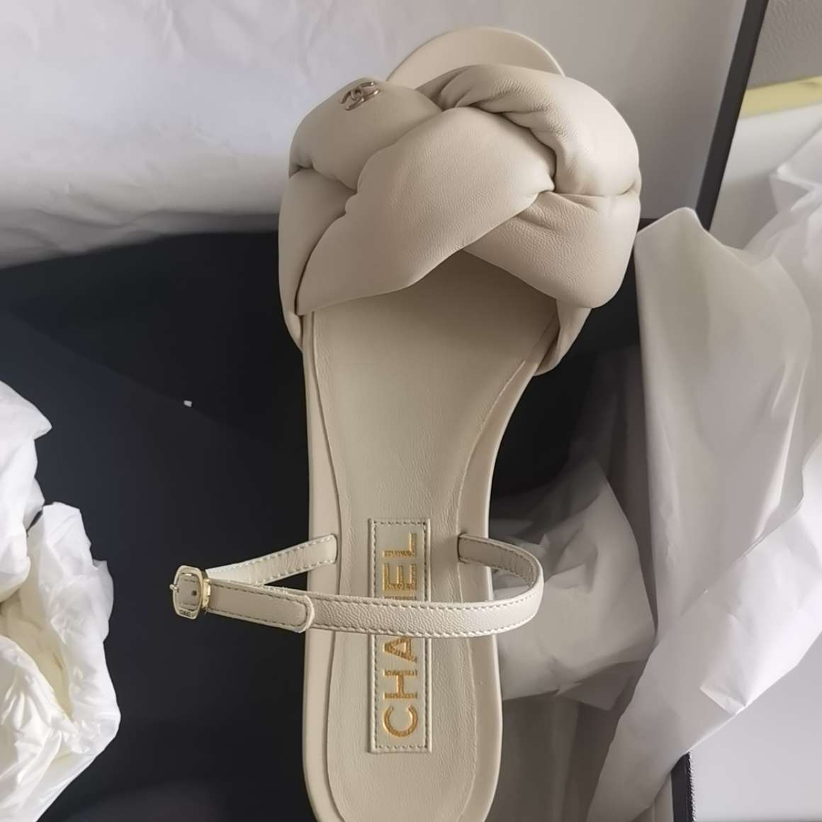 Chanel Sandal 'Beige Camellia' 圖 2