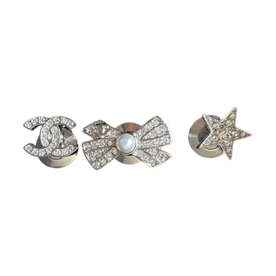 Chanel Silver Brooch with Faux Diamond Detailing. AB8164-B07789-NH171
