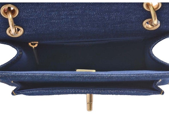 Chanel Small Denim Messenger Blue (AS4051) Lookbook Chanel Small Denim Messenger Blue (AS4051)