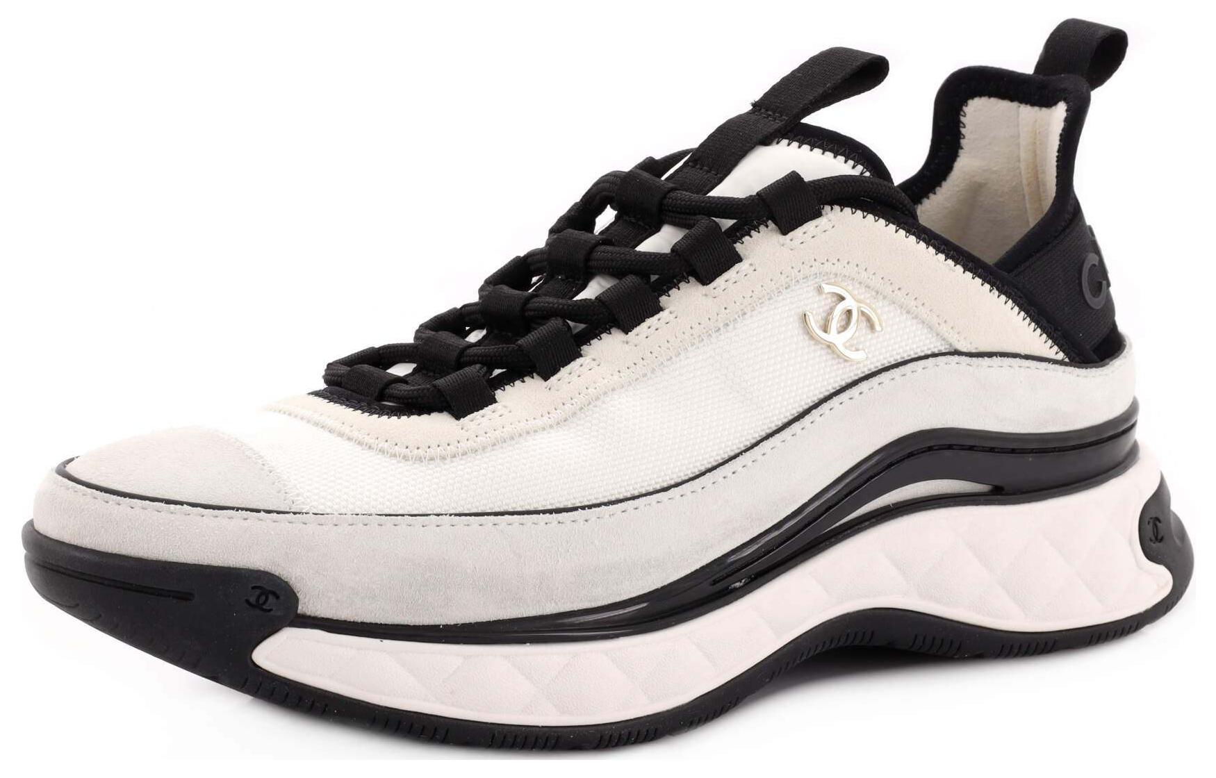 Shop Sneaker Chanel 'Putih Abu-Abu Muda' G39072-Y55826-K4283