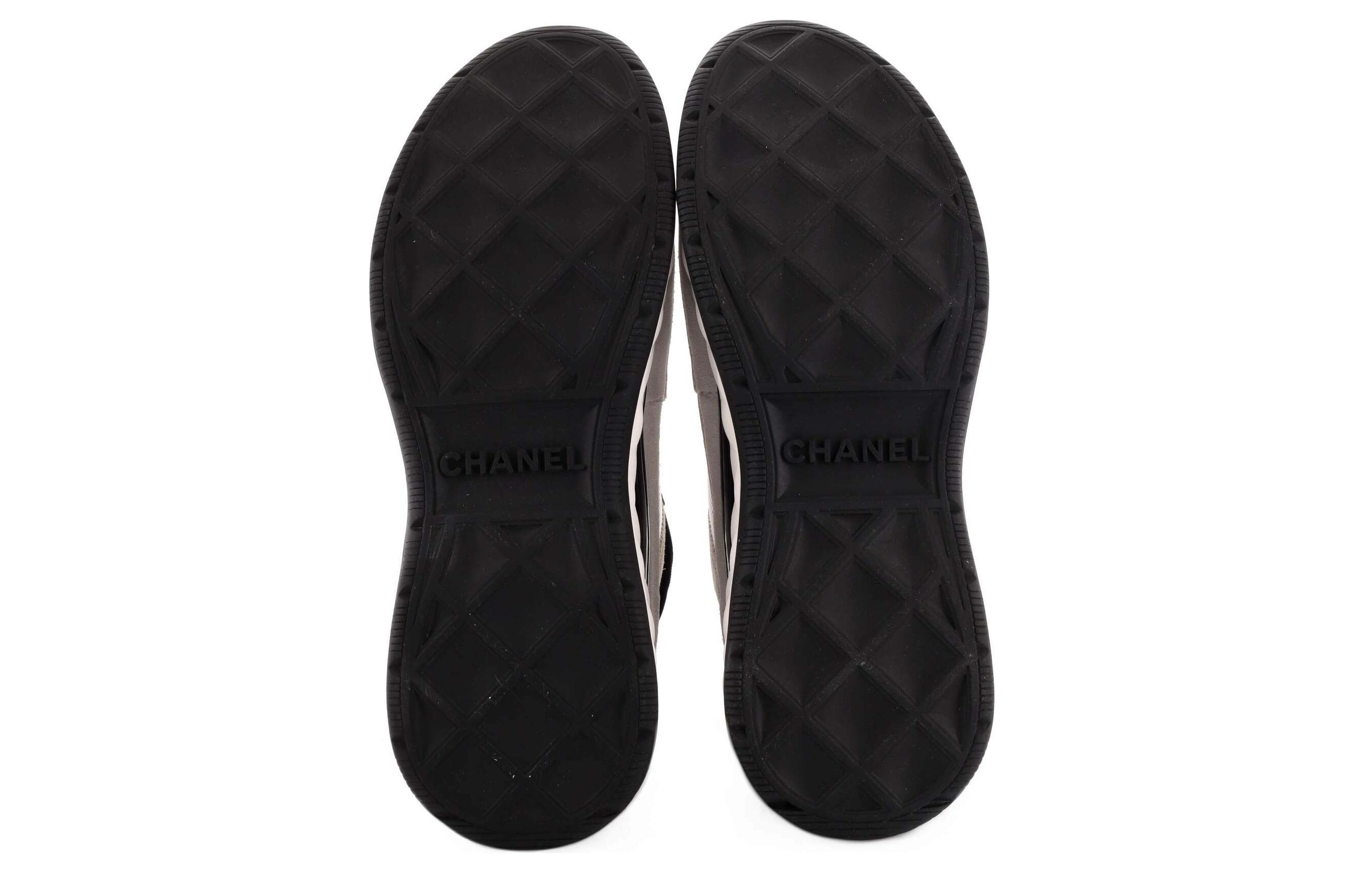 Sizing Sneaker Chanel 'Putih Abu-Abu Muda' G39072-Y55826-K4283