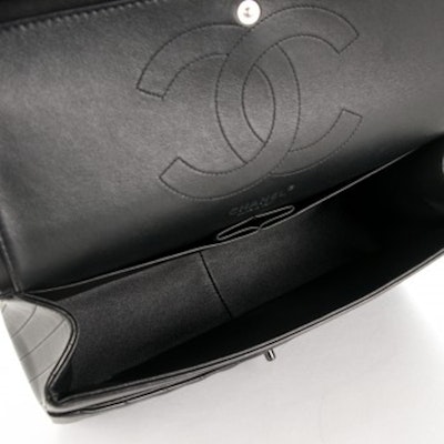 Chanel So Black Classic Double Flap Chevron Lambskin Jumbo Black Lookbook Chanel So Black Classic Double Flap Chevron Lambskin Jumbo Black