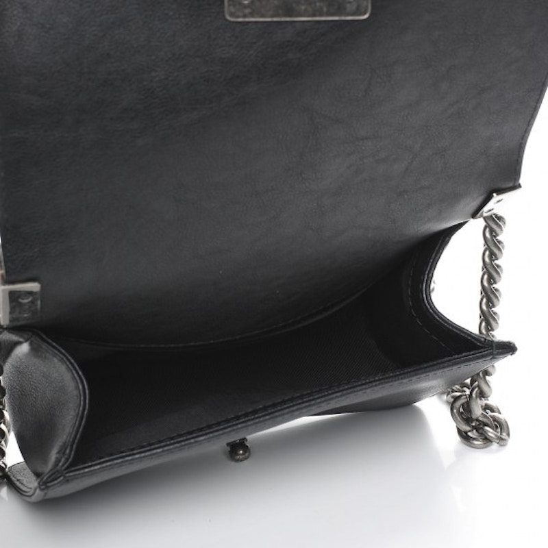 Lookbook 香奈儿小号黑色菱格紋翻盖手提男孩包