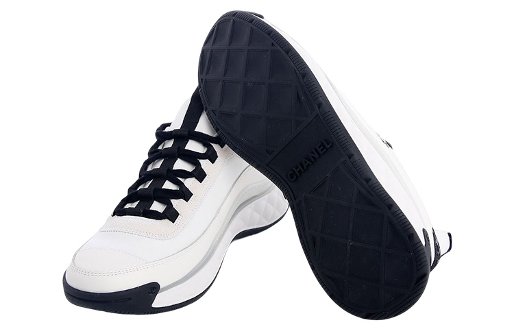 Shop シャネル ベルベットカーフスキン＆ミックスファイバー スニーカー「アイボリー」 G35618-Y53646-10800