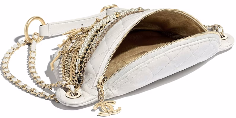 Bolso Riñonera Chanel Piel de Cordero Acolchado Blanco Oro/Plata tono. Lookbook Bolso Riñonera Chanel Piel de Cordero Acolchado Blanco Oro/Plata tono.