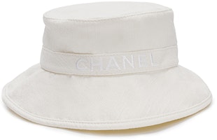 Sombrero Pescador Blanco CHANEL. AA7574B0578210601 Lookbook Sombrero Pescador Blanco CHANEL. AA7574B0578210601