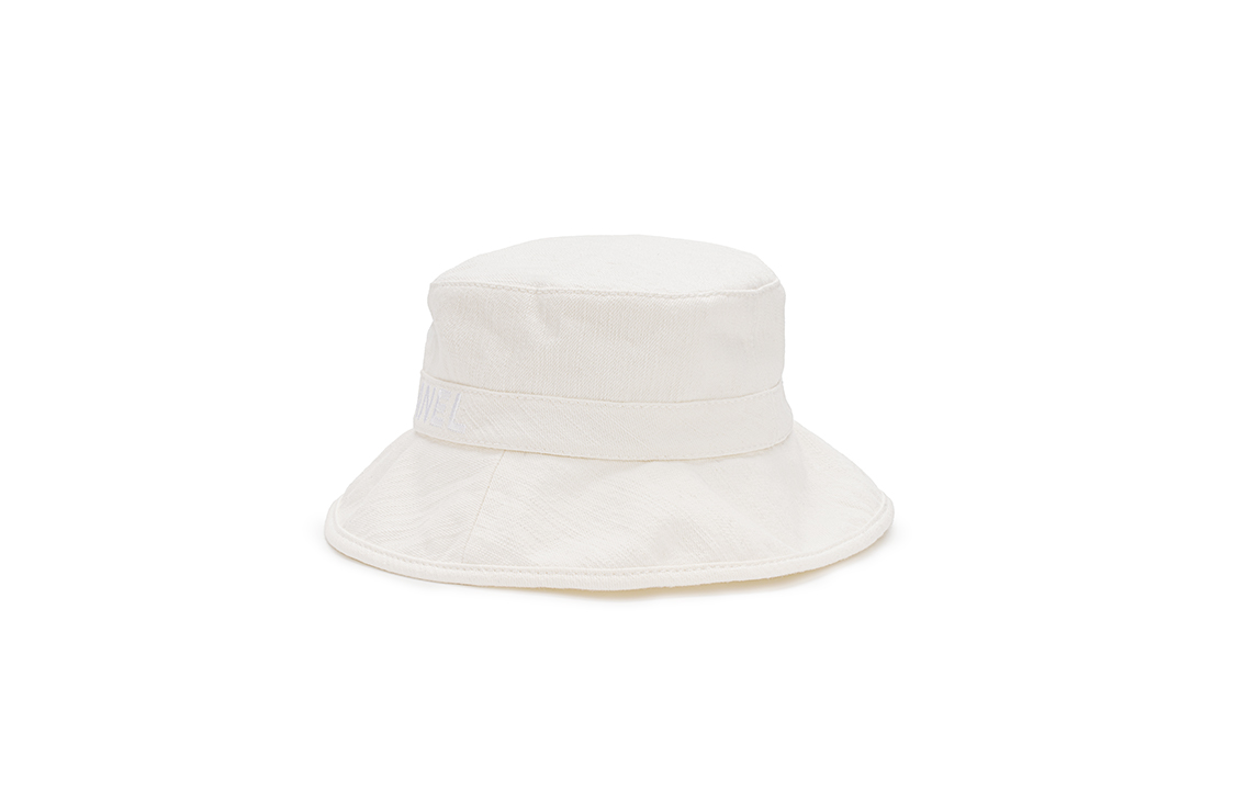Shop Sombrero Pescador Blanco CHANEL. AA7574B0578210601