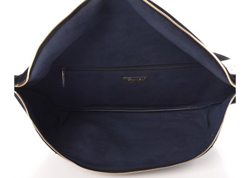 Lookbook Riñonera Negra Chanel x Pharrell