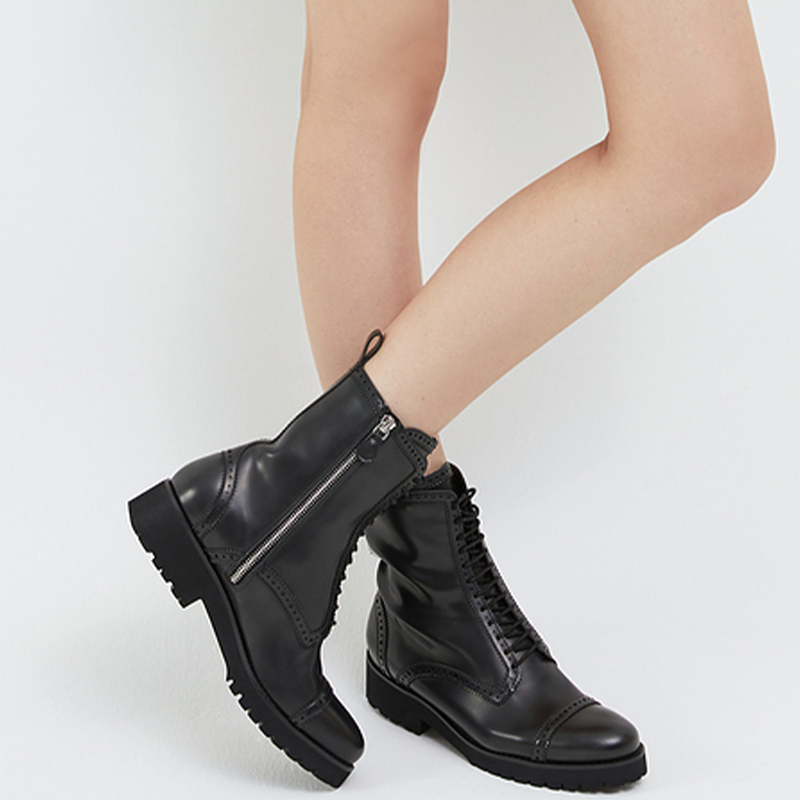 Purchase CHARLES & KEITH Bota Negra de Tacón Medio con Cordones y Relieve 'Slim Marten' CK1-90580123_BLACK