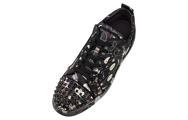 Lookbook Christian Louboutin Louis Junior Spikes Orlato Flat ''Game of Clue'' Scarpe 3221019-M039