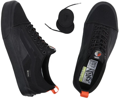 Christopher Raeburn x Vans Old Skool GORE-TEX VR3 ''Triple Black'' en Noir Intégral VN0A4BVJBLK Lookbook Christopher Raeburn x Vans Old Skool GORE-TEX VR3 ''Triple Black'' en Noir Intégral VN0A4BVJBLK