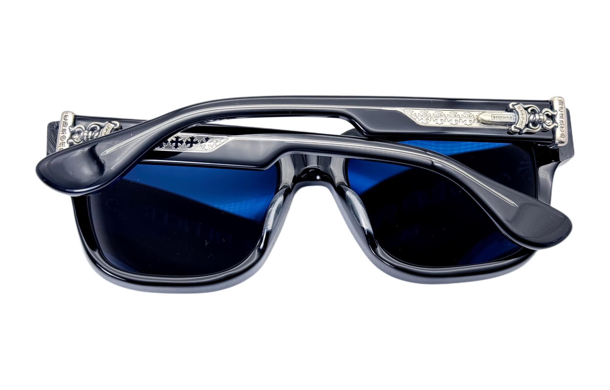 Lookbook Gafas de Sol Rectangulares Unisex Chrome Hearts Negras con Metal y Acetato. BOX-OFFICER Black