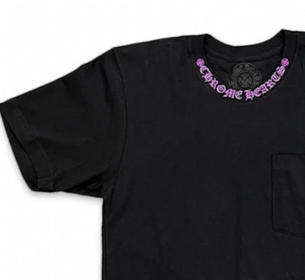 크롬하츠 레터프린트 크루넥 반팔 티셔츠 블랙 캐주얼 티 CH-554812 Lookbook 크롬하츠 레터프린트 크루넥 반팔 티셔츠 블랙 캐주얼 티 CH-554812