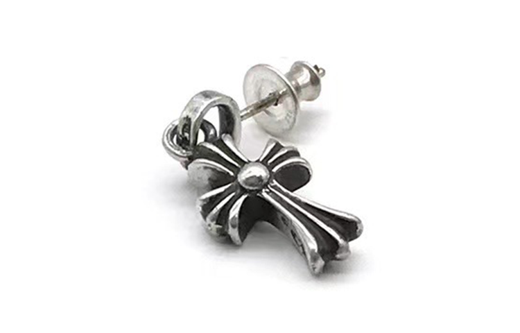 Lookbook Pendientes Metálicos Unisex Chrome Hearts Moda Moderna Studs klx-002