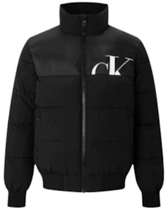 Chaqueta de Algodón Calvin Klein FW23 Negra Casual con Estampado Patchwork. ZM02480-BEH Order Chaqueta de Algodón Calvin Klein FW23 Negra Casual con Estampado Patchwork. ZM02480-BEH