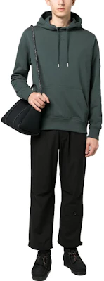 CK/Calvin Klein 纯色徽标连帽衫-深海藻绿色 J30J314036-L7E Lookbook CK/Calvin Klein 纯色徽标连帽衫-深海藻绿色 J30J314036-L7E