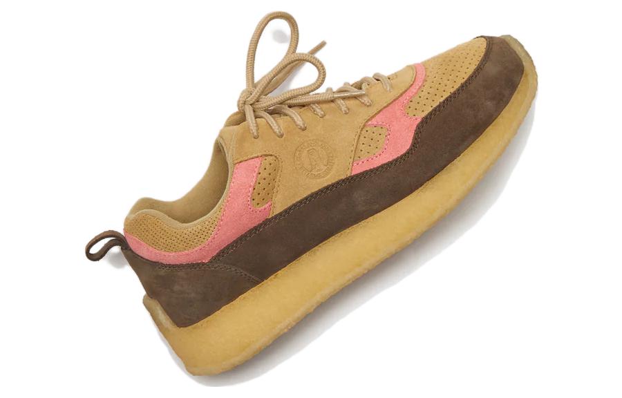 Lookbook クラークス ロックヒル ロニー・フィーグ 8th St. ダークブラウンピーチ 26170102