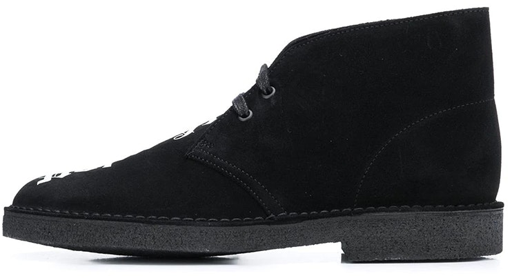 clarks-originals-desert-boot-palm-angels-logo-black-white-pmia-050-e20-lea-0021001