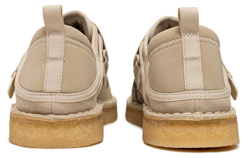 Shop Clarks Originals Trek Taiyo 白色迷彩 26166286