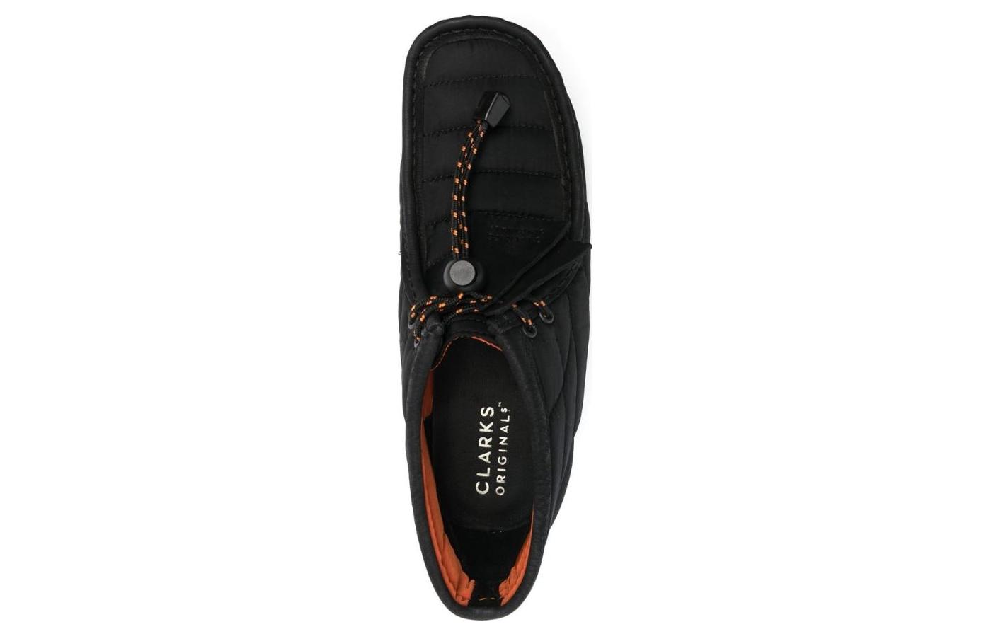 Shop Clarks Originals Wallabee Bota Negra Acolchada 26168801