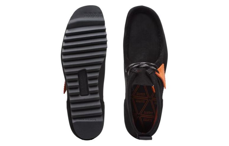 Shop クラークス ワラビー FTRE ブラックコンビ 26163439