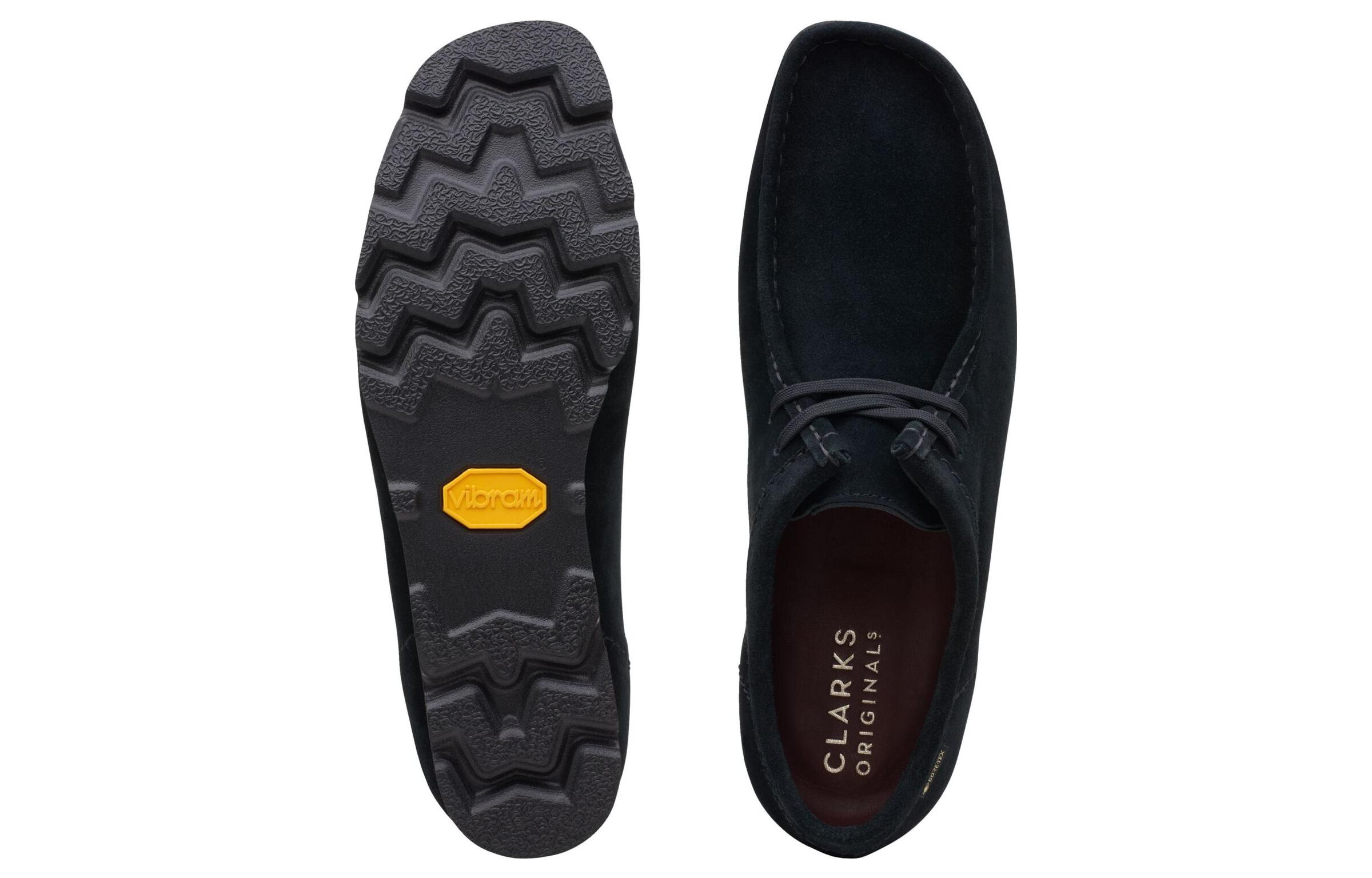 Shop Clark's Originals 华洛比 Gore-Tex 黑色绒面革 26149449