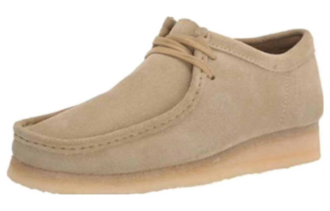 Shop Clarks Wallabee '楓葉麂皮' 26155515