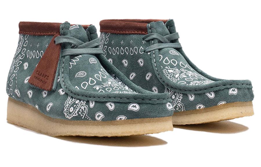Shop Clarks Wallabee Boots '綠色佩斯利' 26168803