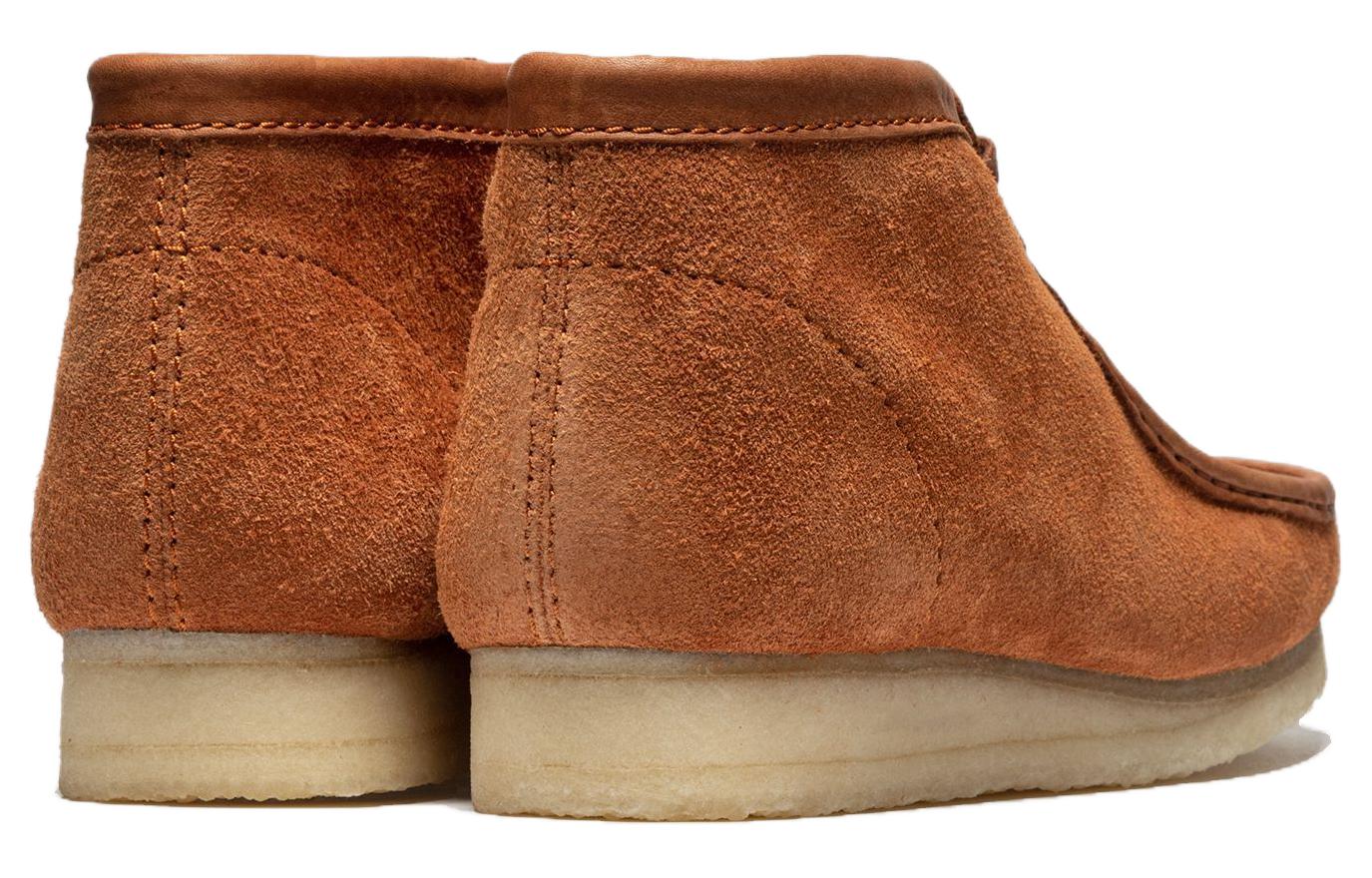 Shop Clarks Wallabee Boots『棕色毛絨麂皮』 26154818