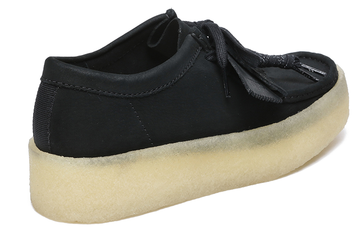 Shop クラークス ワラビー カップ 'ブラック ヌバック' 261581447