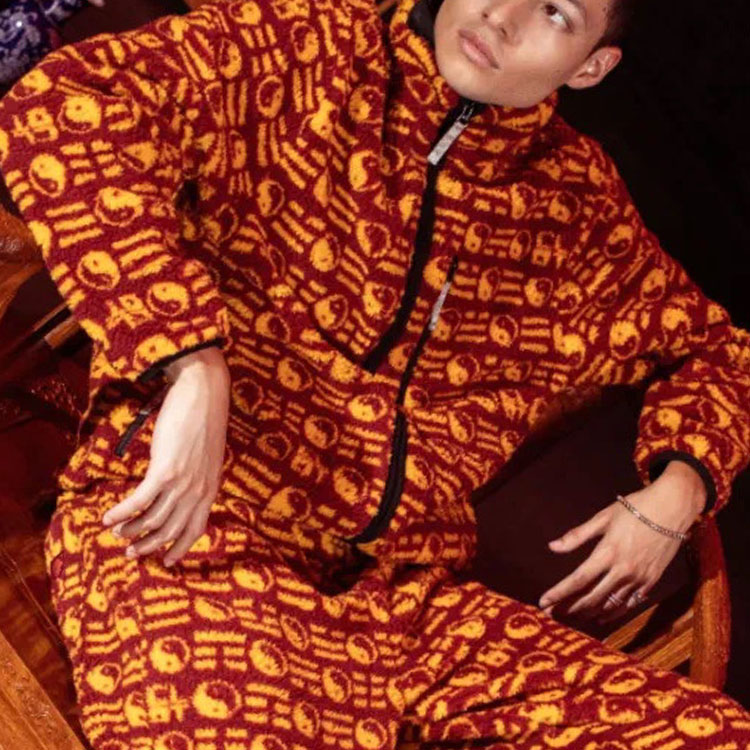 Shop CLOT 全版印花輕便長袖外套 男女款 淺棕色 CLJK21F40003