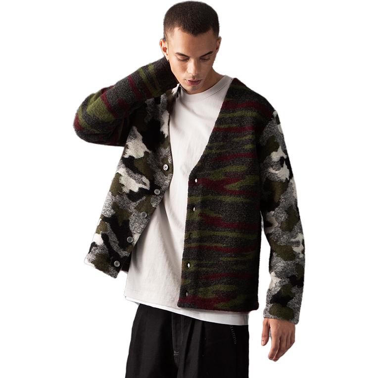 Shop CLOT 祖傳聯繫迷彩針織毛衣 寬鬆版型 時尚設計 CLJK23F40010