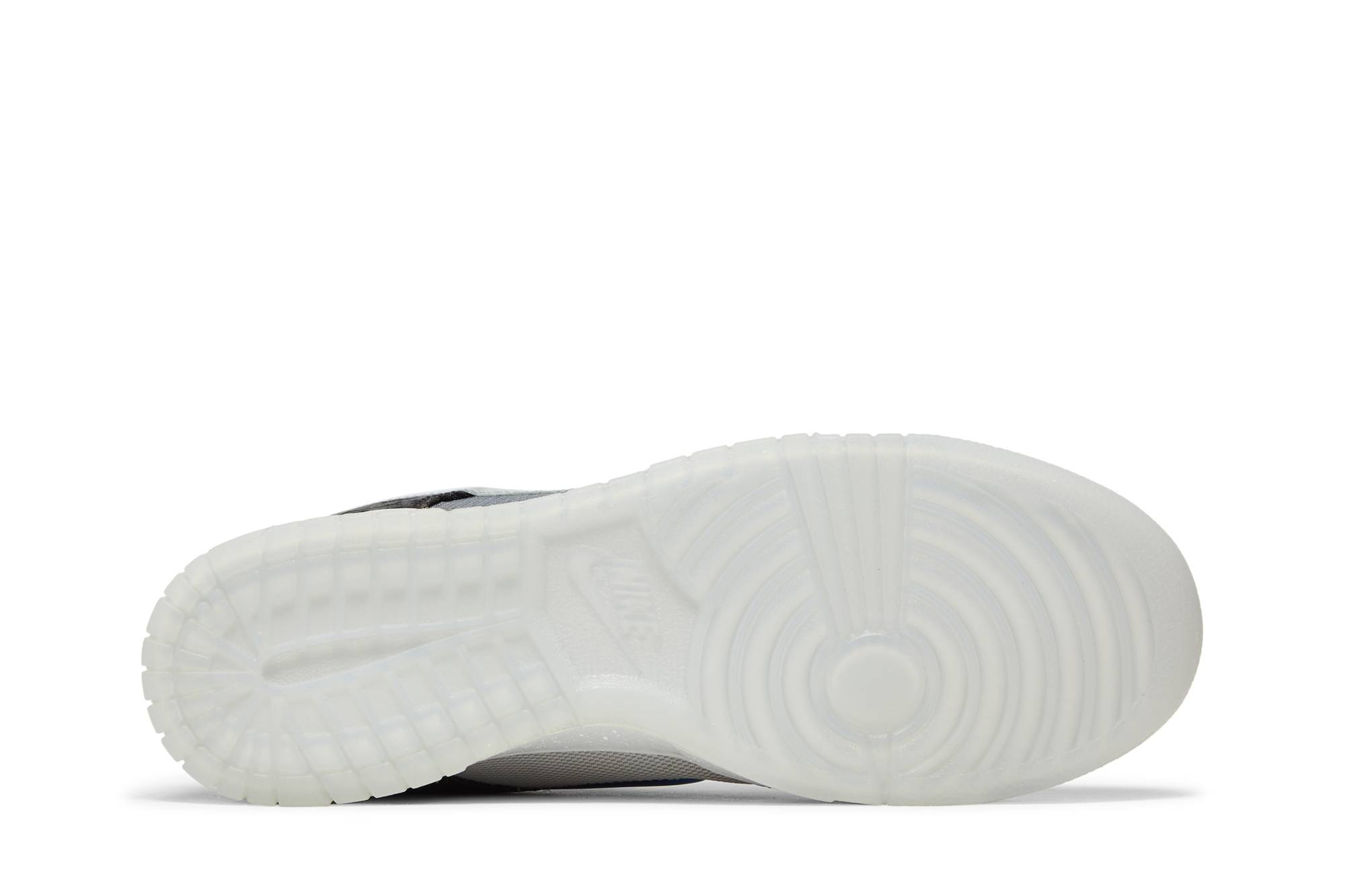 Shop CLOT x Nike Dunk Low SP 與交換卡 'What The' FN0316-999-CARD