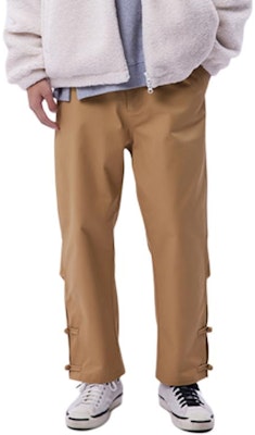 CLOTTEE by CLOT 2023秋冬功夫系列寬鬆拉鍊褲 男女卡其色款式。 CTPT23F51026 Shop CLOTTEE by CLOT 2023秋冬功夫系列寬鬆拉鍊褲 男女卡其色款式。 CTPT23F51026