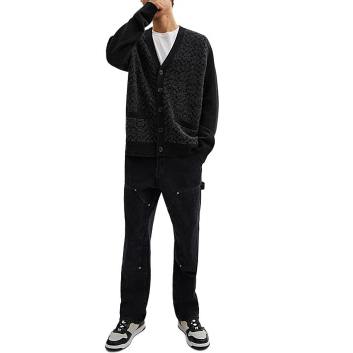 Lookbook COACH Cardigan Rajut Logo V-Leher Hitam Koleksi SS24 CW943-BLK