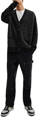 COACH Cardigan Rajut Logo V-Leher Hitam Koleksi SS24 CW943-BLK Lookbook COACH Cardigan Rajut Logo V-Leher Hitam Koleksi SS24 CW943-BLK