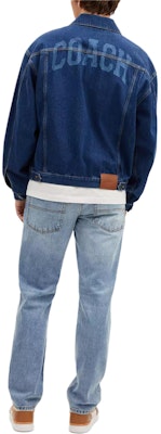 COACH Jaket Denim Biru dengan Motif Huruf dan Kerah Lipat. CO801-COK Lookbook COACH Jaket Denim Biru dengan Motif Huruf dan Kerah Lipat. CO801-COK