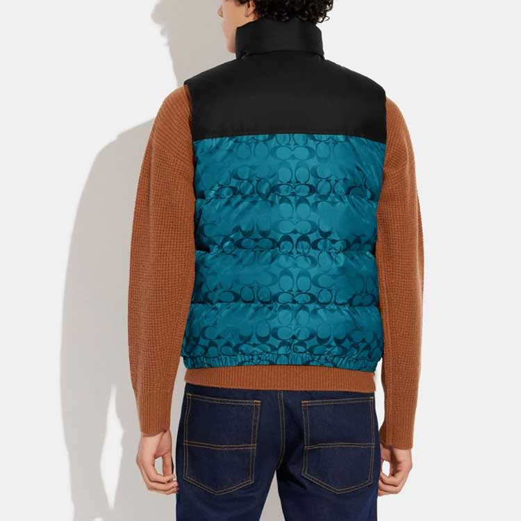 Shop コーチ ロゴプリント カラーブロック ダウンベスト ブラック CF881-UJ2