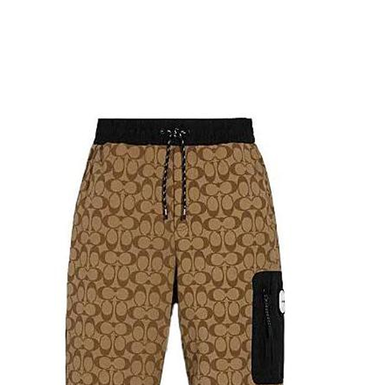 Lookbook COACH 标志印花直筒休闲裤卡其色裤子。 89787-OFZ