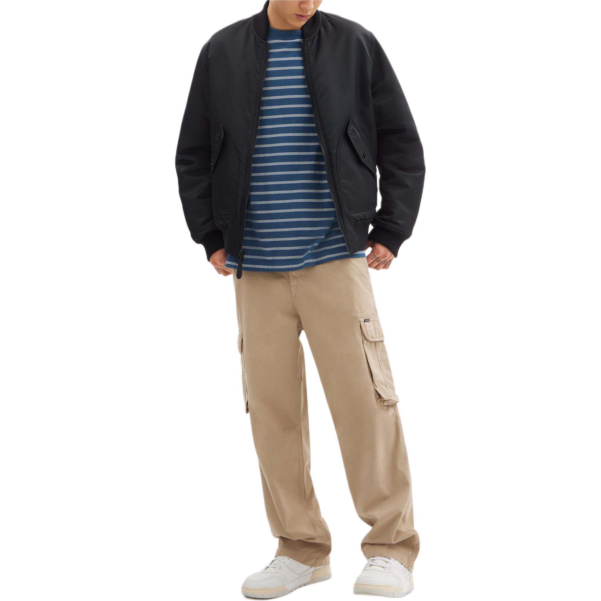 Lookbook Pantalones Cargo Caqui de Pierna Recta con Múltiples Bolsillos COACH. CY567-KHA