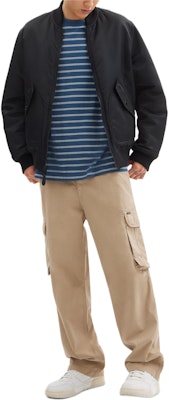 Pantalones Cargo Caqui de Pierna Recta con Múltiples Bolsillos COACH. CY567-KHA Lookbook Pantalones Cargo Caqui de Pierna Recta con Múltiples Bolsillos COACH. CY567-KHA