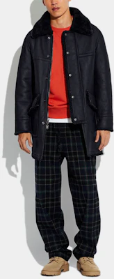 蔻驰羊羔毛皮夹克单排扣设计。 C6477-NV Shop 蔻驰羊羔毛皮夹克单排扣设计。 C6477-NV