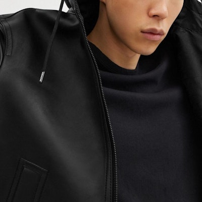 コーチ SS24 ブラック ソリッドカラー レザー フード付き ジップジャケット CR479-BLK Details for コーチ SS24 ブラック ソリッドカラー レザー フード付き ジップジャケット CR479-BLK