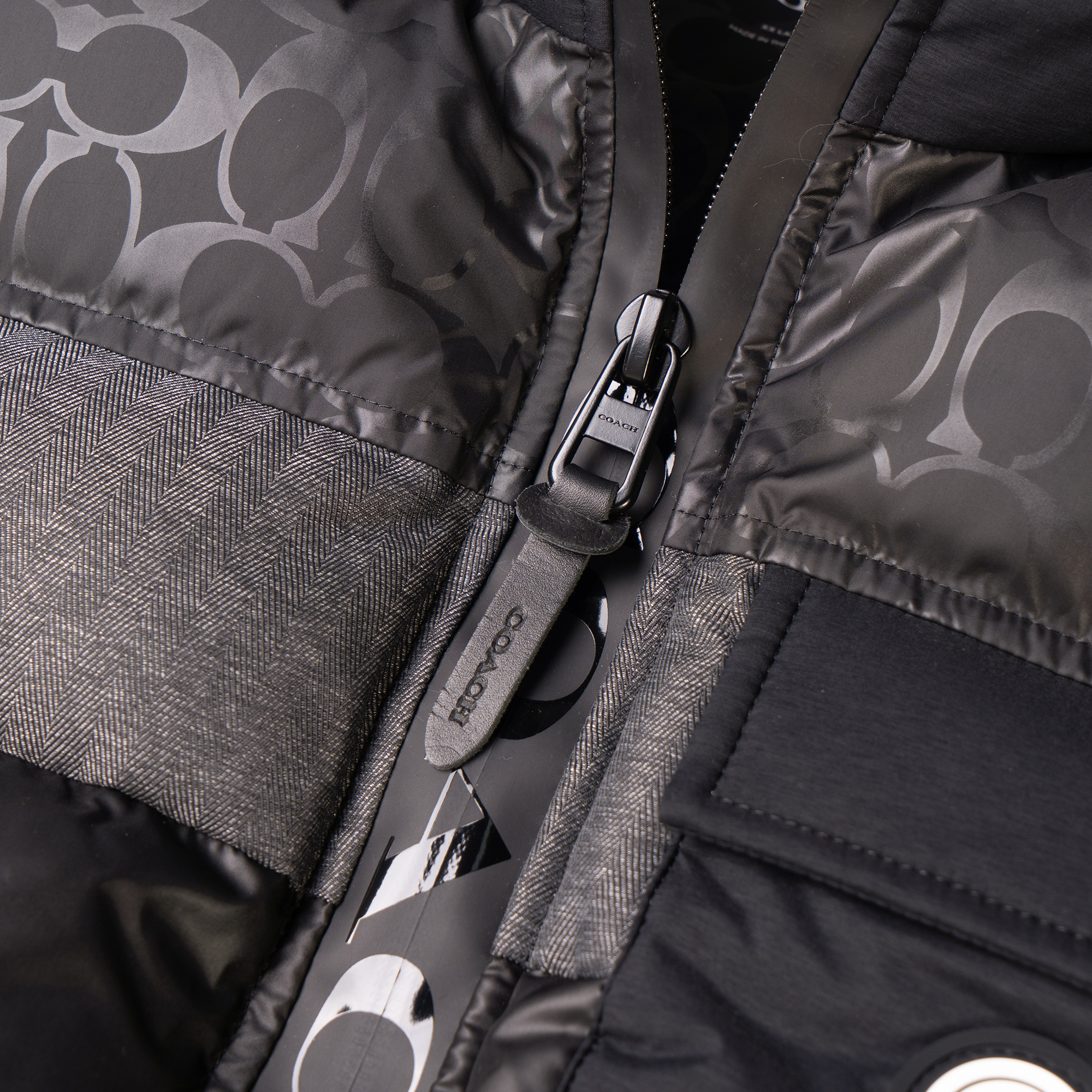 Purchase コーチ ブラック ロゴ パファーベスト チェストポケット付き スタンドカラー C5036-R81