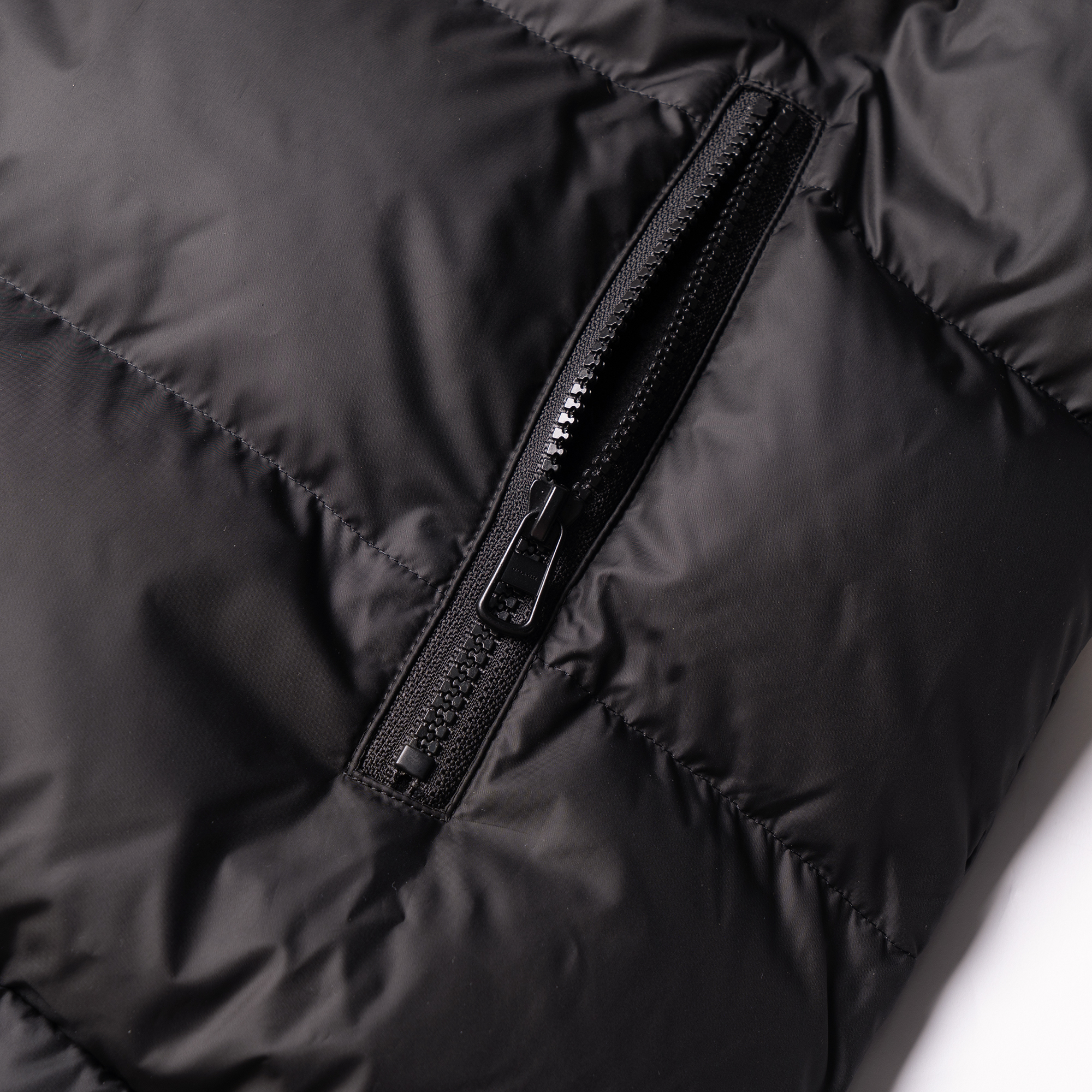 Sizing コーチ ブラック ロゴ パファーベスト チェストポケット付き スタンドカラー C5036-R81