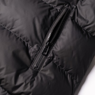 コーチ ブラック ロゴ パファーベスト チェストポケット付き スタンドカラー C5036-R81 Sizing コーチ ブラック ロゴ パファーベスト チェストポケット付き スタンドカラー C5036-R81